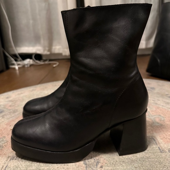 Urban Outfitters Lara Leather Booties IN BOX - Picture 2 of 6